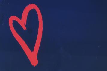 Outline drawing of red heart on dark blue background
